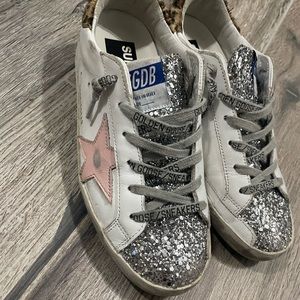 Authentic golden goose super stars. Only worn a few times.